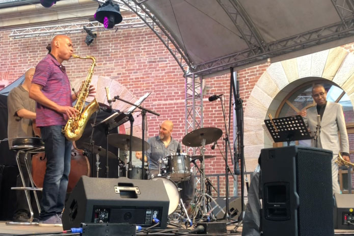 Joshua Redman playing the Amsterdam Free Wind tenor saxophone